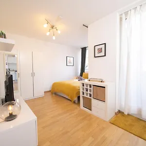 Shiny - Zentral Mit Balkon - Messe - Küche Deutschland