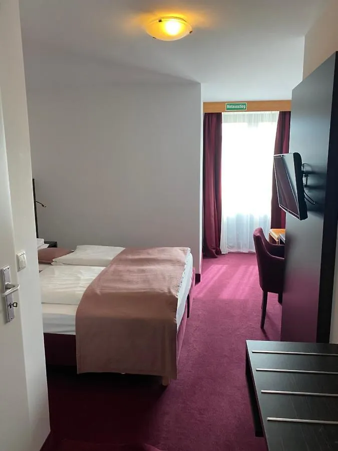 Hotel Montree Munich 3*,